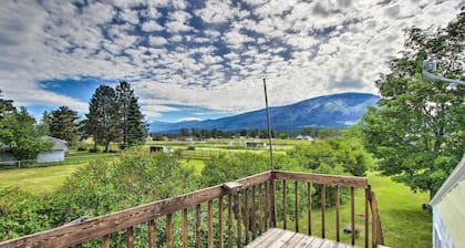 Rustic Hamilton Farmhouse: Stunning Mtn Views
