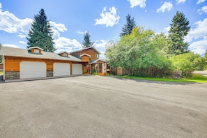 Apartment (0 Bedroom) | Interior - Homey Pet-friendly Libby Cottage w/ Yard by Creek! (Libby)
