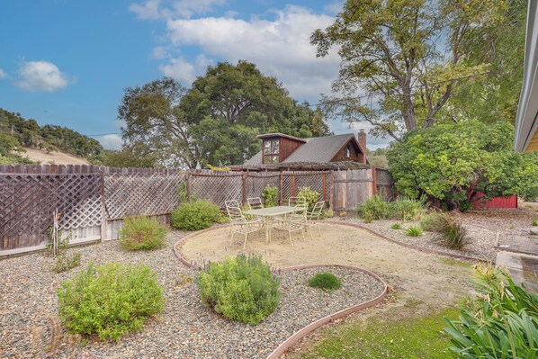 Cottage (2 Bedrooms) | Outdoor dining - Cozy Abode w/ Patio, 16 Mi to San Luis Obispo (Atascadero)