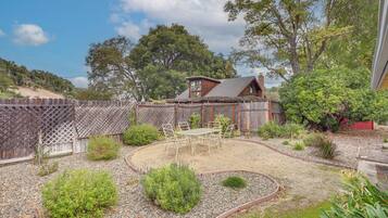 Cottage (2 Bedrooms) | Front of property