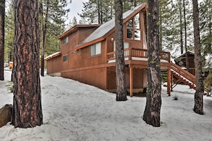 House (3 Bedrooms) | Interior - Truckee Winter Escape 6 Mi to Ski Slopes! (Truckee)