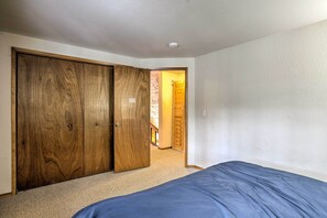 House (3 Bedrooms) | Interior - Truckee Winter Escape 6 Mi to Ski Slopes! (Truckee)