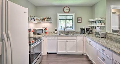 Dog-friendly Home w/ Gas Grill - Walk to Rose Bay!