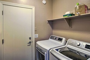 House (3 Bedrooms) | Interior - Modern Mesa Resort-style Home With Fire Pit & Yard (Mesa)