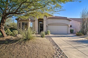 House (3 Bedrooms) | Interior - Modern Mesa Resort-style Home With Fire Pit & Yard (Mesa)
