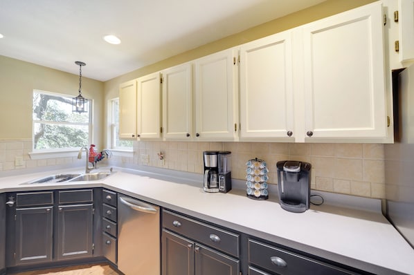 Interior - Serene Austin Home on 3 Acres: 17 Mi to Downtown (Austin)