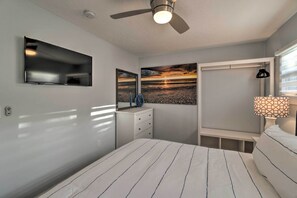 House (2 Bedrooms) | Interior - Charming Vacation Rental: Close to Downtown! (Sarasota)