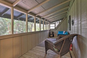 Interior - Chic A-frame Escape w/ Fire Pit - Private Property (Lakeland)