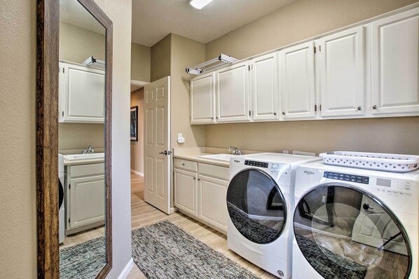 Interior - 4 Mi to TPC Scottsdale: Family Home w/ Hot Tub! (Scottsdale)