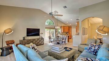 House (5 Bedrooms) | Interior