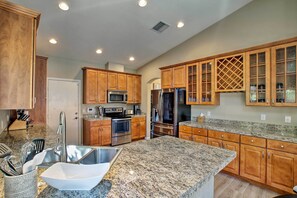 Interior - 4 Mi to TPC Scottsdale: Family Home w/ Hot Tub! (Scottsdale)