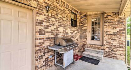 Charming Mountain Home Getaway w/ Gas Grill!