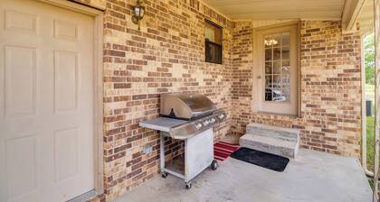 Charming Mountain Home Getaway w/ Gas Grill!