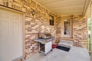 Interior - Charming Mountain Home Getaway w/ Gas Grill! (Mountain Home)