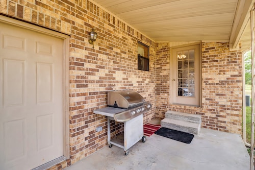 Charming Mountain Home Getaway w/ Gas Grill!