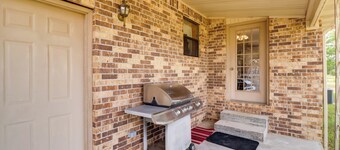 Charming Mountain Home Getaway w/ Gas Grill!