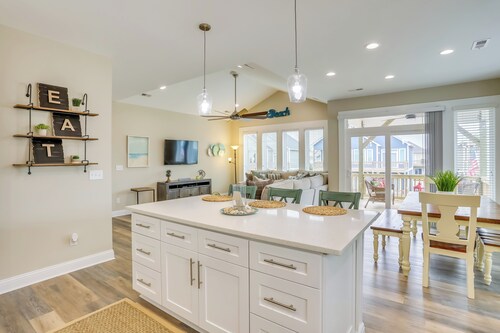 Surf City Home w/ Outdoor Shower: Walk to Beach!