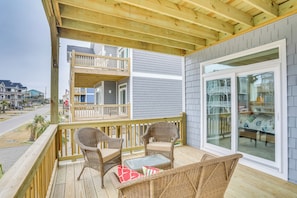 House (4 Bedrooms) | Interior - Surf City Home w/ Outdoor Shower: Walk to Beach! (Holly Ridge)