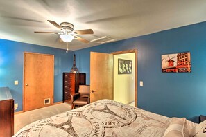 House (3 Bedrooms) | Interior - Puget Sound Home w/ Beautiful Yard & Deck! (Des Moines)