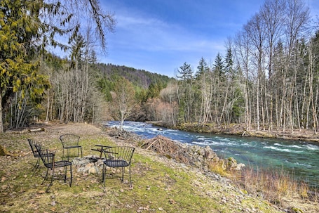 House (4 Bedrooms) | Interior. Remote Escape: Riverside Home w/ Scenic Views