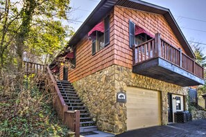 Exterior - Quaint Bryson City Cottage w/ Smoky Mountain Views (Bryson City)