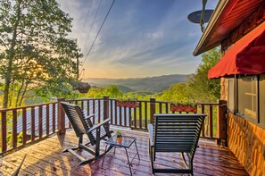 Property grounds - Quaint Bryson City Cottage w/ Smoky Mountain Views (Bryson City)