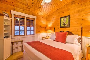 1 bedroom, iron/ironing board, bed sheets - Quaint Bryson City Cottage w/ Smoky Mountain Views (Bryson City)