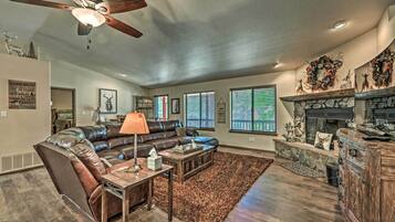 House (4 Bedrooms) | Interior