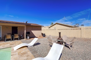A patio area with outdoor seating, a barbecue grill, and a water feature. - 5 Mi to Lake Havasu: Home w/ Yard & Pool (Lake Havasu City)