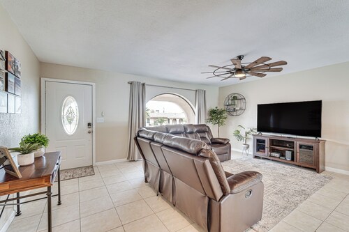 5 Mi to Lake Havasu: Home w/ Yard & Pool