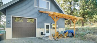 Cascade Cabin Hideaway w/ Views, 1/2 Mi to Lake