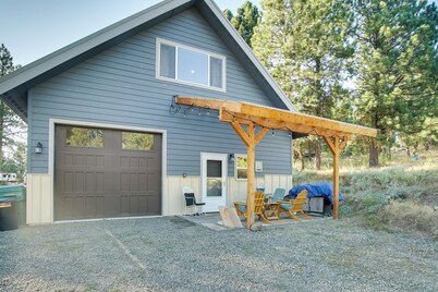 Cascade Cabin Hideaway w/ Views, 1/2 Mi to Lake