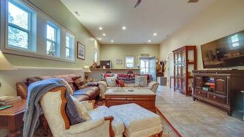 House (1 Bedroom) | Interior