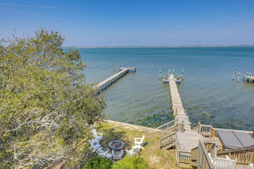Waterfront Emerald Isle Home w/ Dock Access!