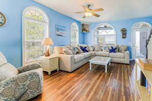 House (3 Bedrooms) | Interior - Waterfront Emerald Isle Home w/ Dock Access! (Emerald Isle)