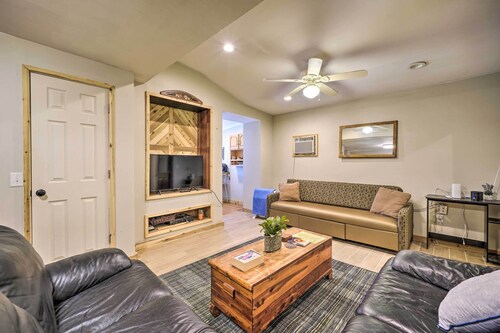 Farmhouse Apt on Route 66 - 12 Miles to Downtown