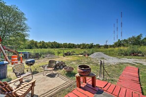 Terrace/patio - Farmhouse Apt on Route 66 - 12 Miles to Downtown (Tulsa)