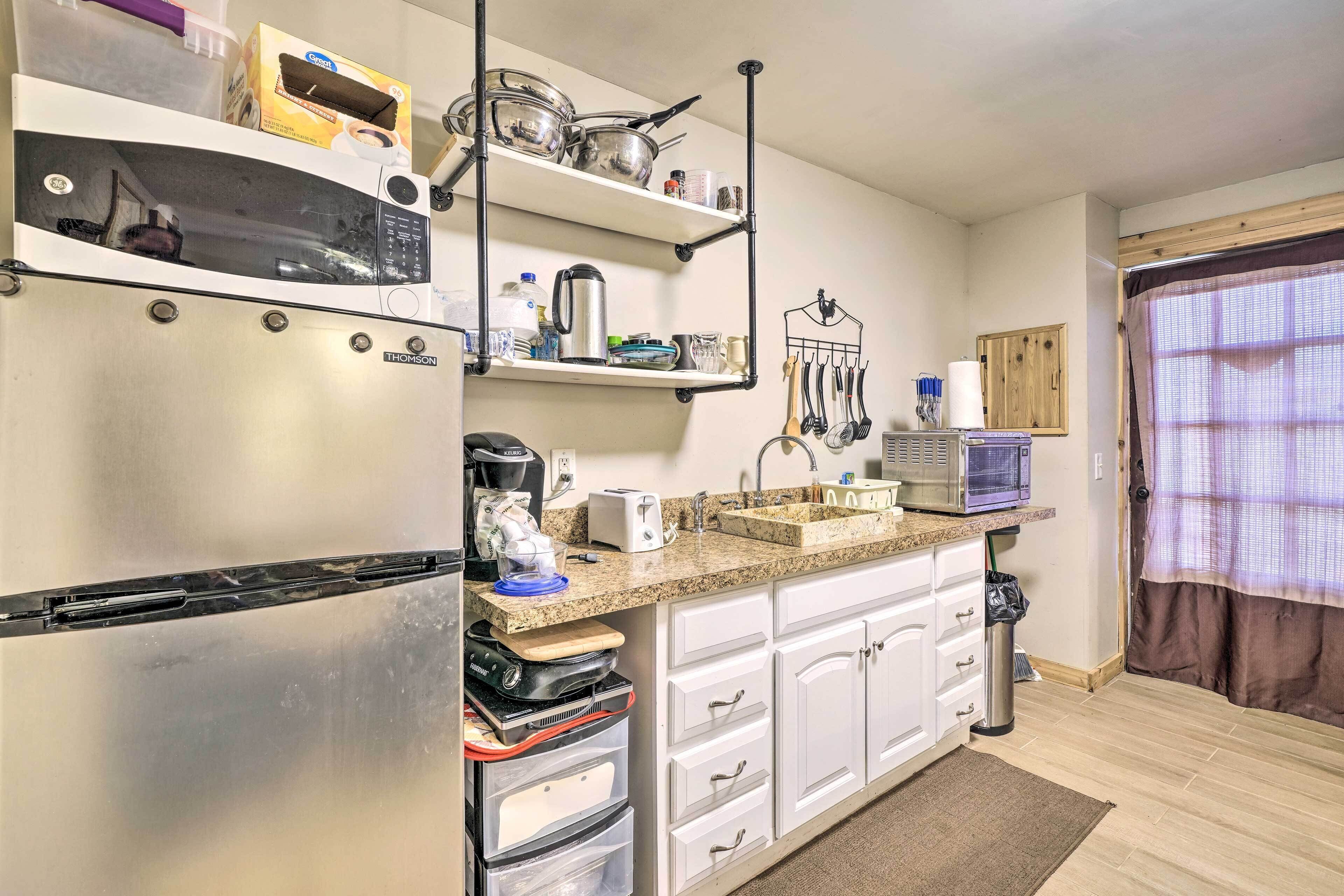 微波爐、烤箱、爐台、鍋具/餐盤/廚房用品