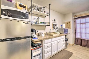 微波爐、烤箱、爐台、鍋具/餐盤/廚房用品