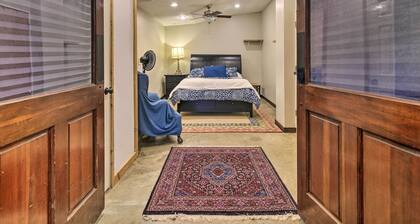 Farmhouse Apt on Route 66 - 12 Miles to Downtown