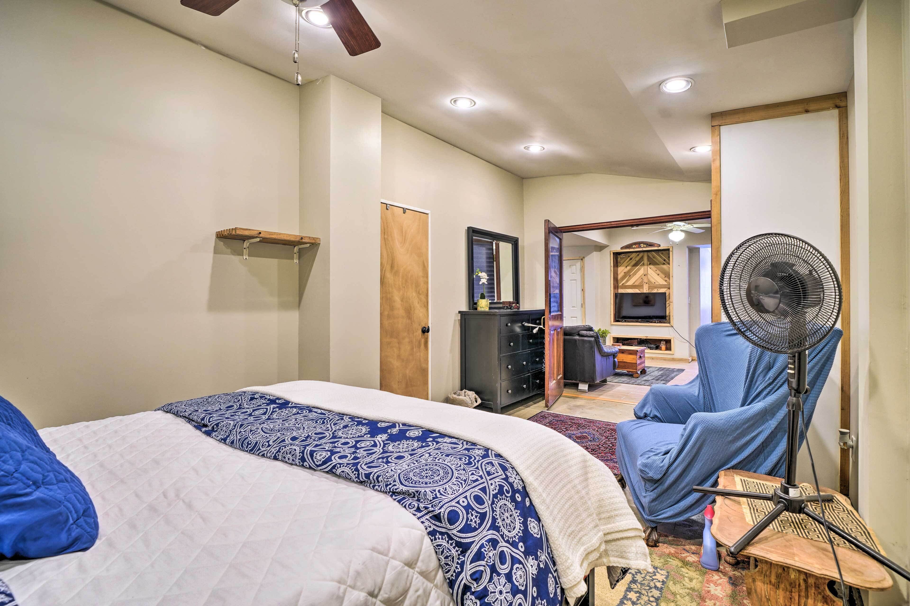 1 bedroom, bed sheets