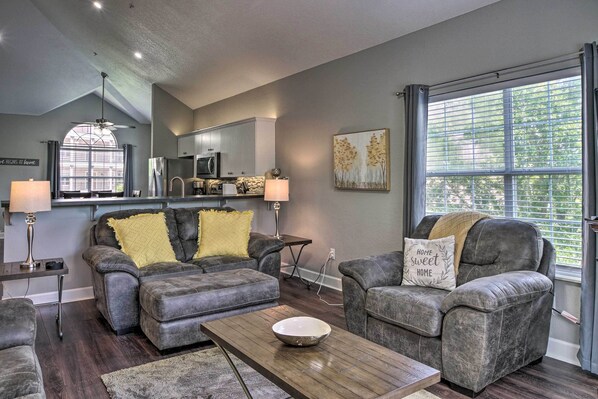 Apartment (3 Bedrooms) | Front of property - Unwind Fireside! Condo 4 Mi to Branson Strip (Branson)