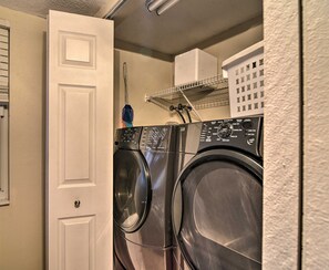 Apartment (3 Bedrooms) | Interior - Beachfront Indian Shores Condo - Pool & Hot Tub! (Indian Shores)