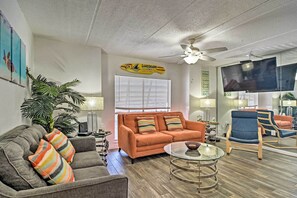 Apartment (1 Bedroom) | Front of property - Modern St Pete Beach Condo w/ Community Pool! (St. Pete Beach)