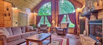 Spacious Family Home w/ Fire Pit by Norfork Lake!