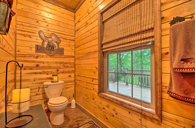 Spacious Family Home w/ Fire Pit on Norfork Lake!