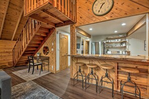 Interior - Pinetop Chalet Cabin ~ 1 Mi to Woodland Park (Pinetop)