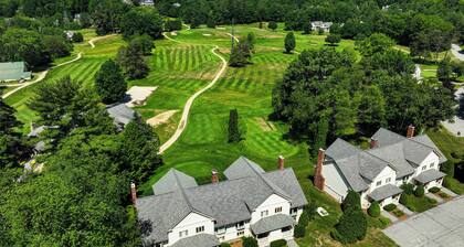 Beautiful Wentworth Golf Club Condo: Balcony & A/C