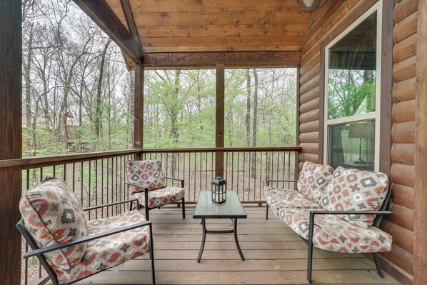 House (3 Bedrooms) | Interior - Hot Tub & Fire Pit: Broken Bow Retreat! (Broken Bow)