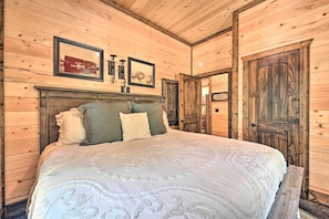 House (3 Bedrooms) | Interior - Hot Tub & Fire Pit: Broken Bow Retreat! (Broken Bow)